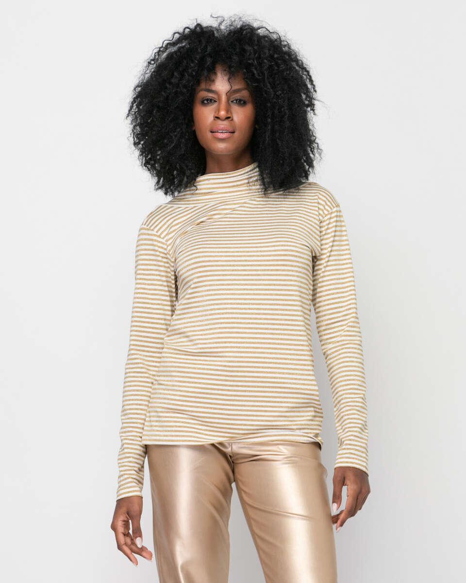 Ελαστικό top με μωβ ρίγα και άνοιγμα στην πλάτη από μπροστά.