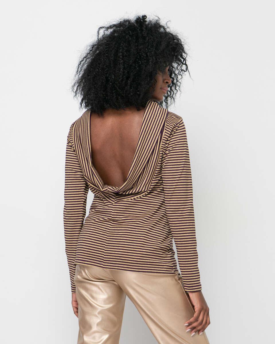 Ελαστικό top με μωβ και χρυσές ρίγες και άνοιγμα στην πλάτη, εμφάνιση από πίσω.