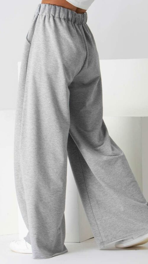 Γκρι φούτερ φόρμα με λάστιχο και κορδόνι. Εμφάνιση από πίσω.