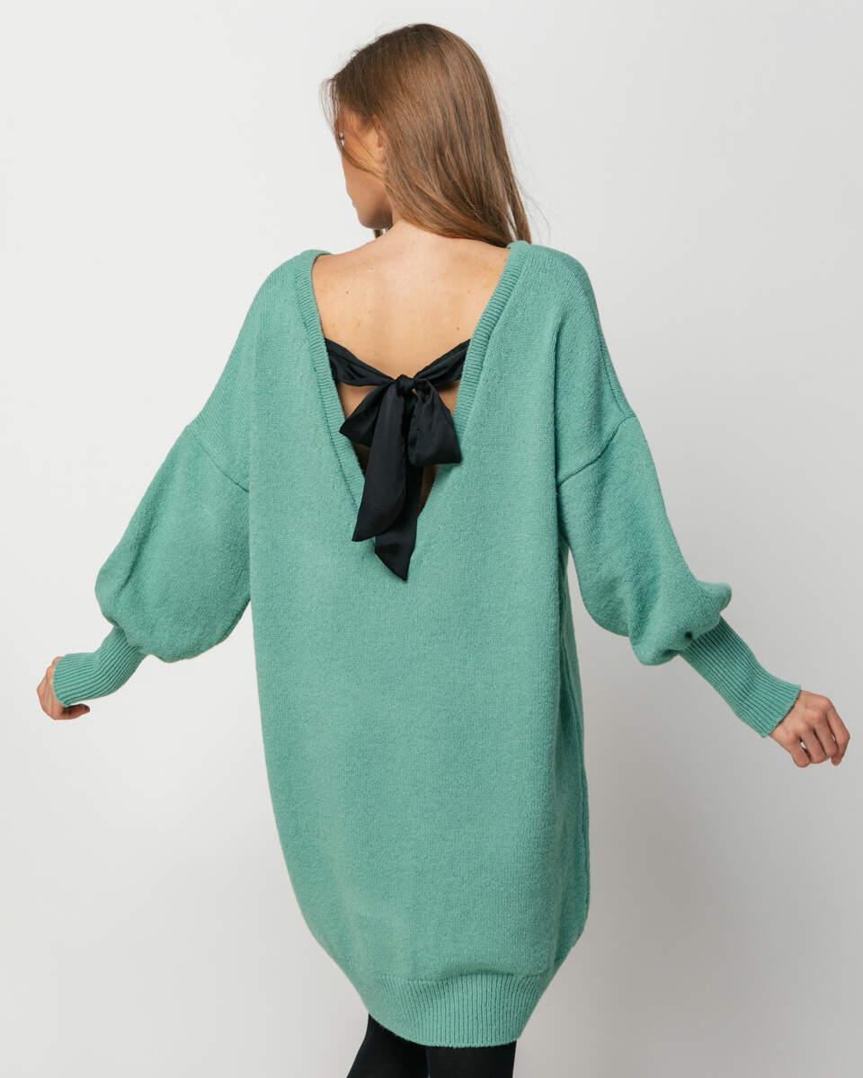 Κοντό πλεκτό βεραμάν φόρεμα με αποσπώμενη μαύρη κορδέλα στην πλάτη. Εμφάνιση από πίσω