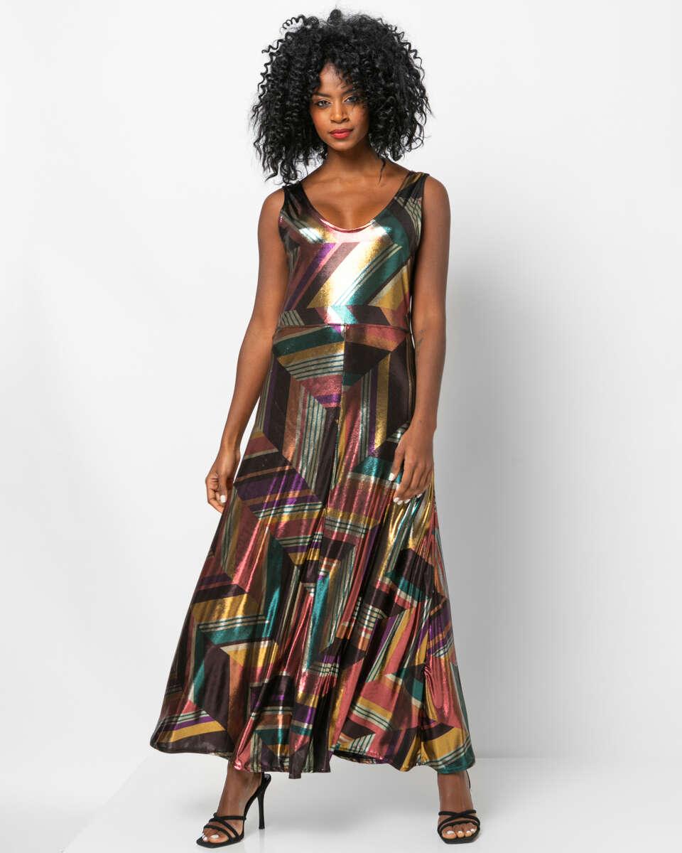 Μακρύ εμπριμέ metallic φόρεμα.