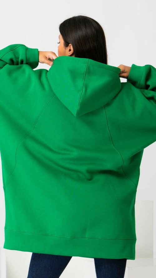 Πράσινη oversized ζακέτα με σκούφο, εμφάνιση από πίσω.