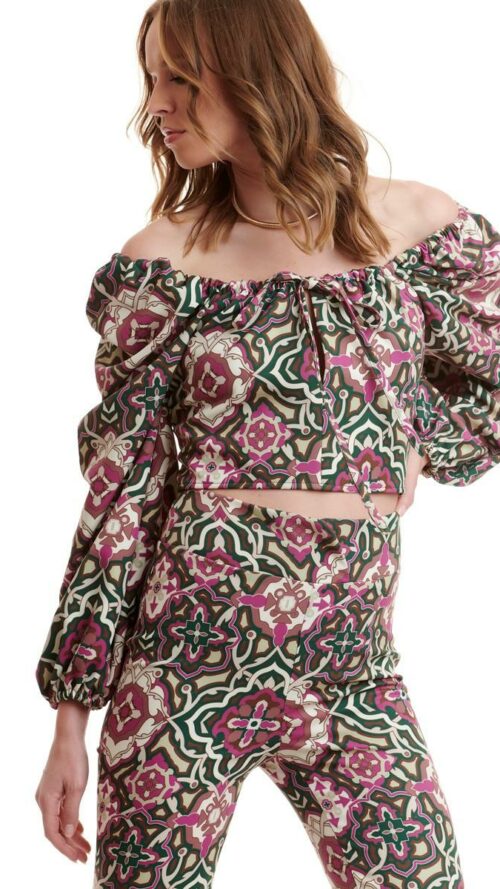 Ψηλόμεση εμπριμέ παντελόνα καμπάνα με φερμουάρ στο πλάϊ. Εμφάνιση από μπροστά ζουμ ψηλά