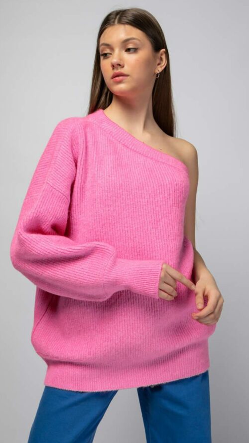 Πλεκτή ροζ μπλούζα με έναν ώμο.