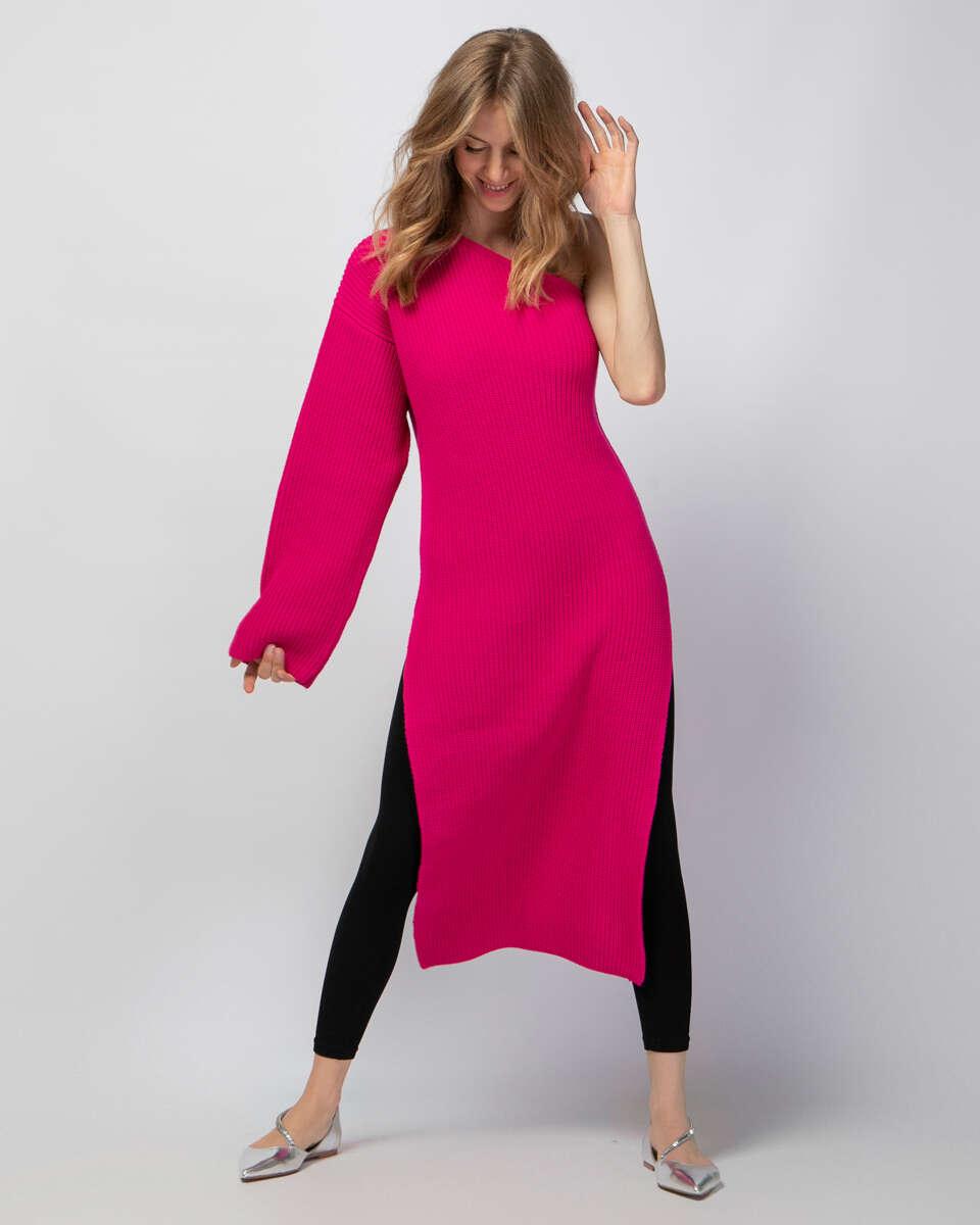 Μακριά φουξ πλεκτή μπλούζα με έναν ώμο, φαρδύ μανίκι και ανοίγματα στα πλαϊνά. Εμφάνιση από μπροστά