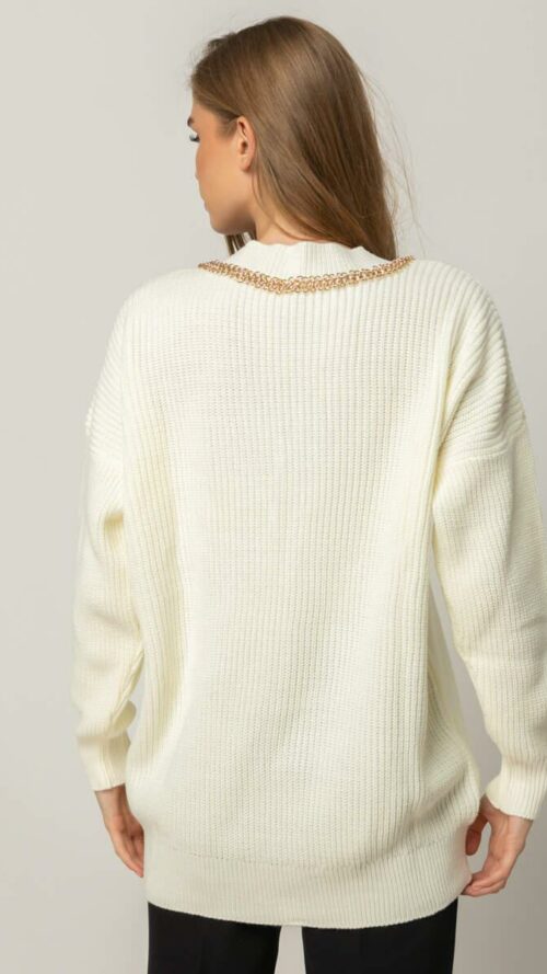 Πλεκτή εκρού μπλούζα με χρυσό V γιακά. Εμφάνιση από πίσω