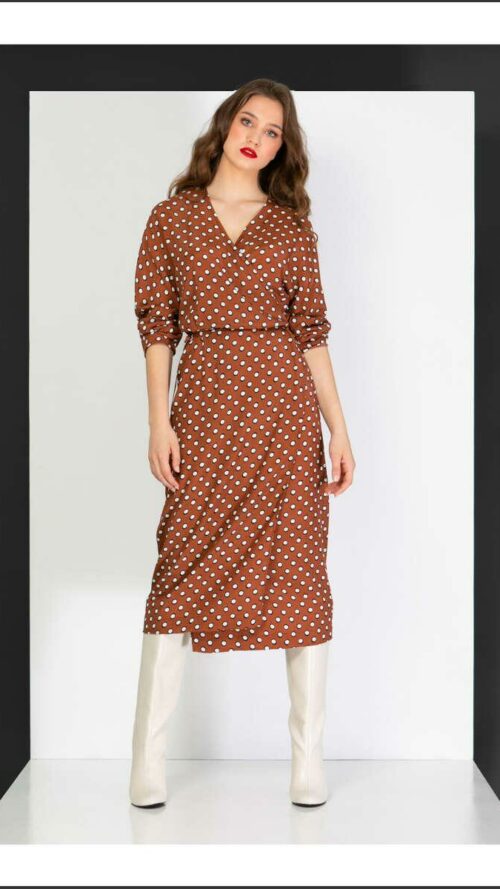 Καφέ με λευκό πουά κρουαζέ φόρεμα