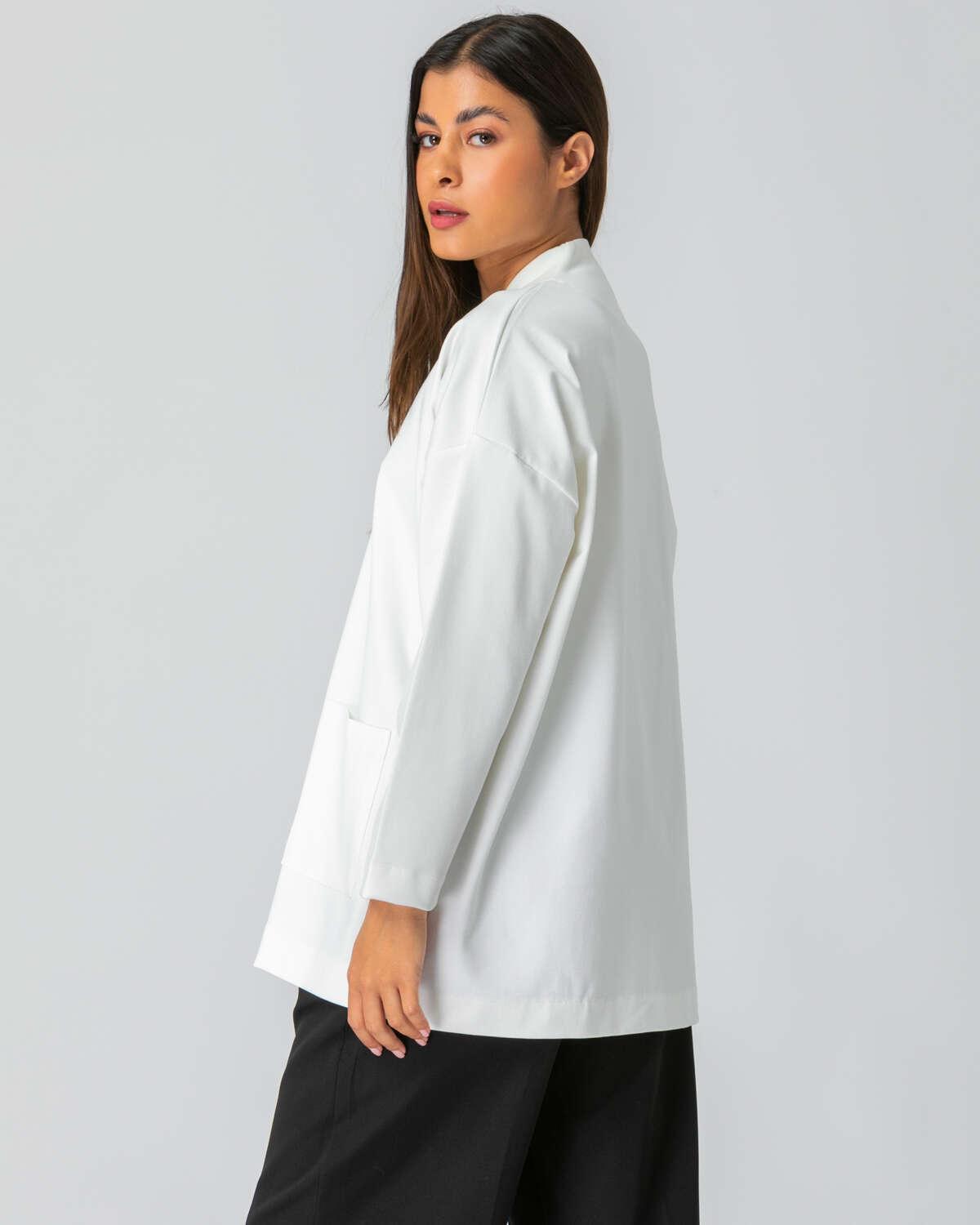 Πουκάμισο με κουμπιά με πολύχρωμα strass και έντονα μανίκια σε εκρού στο πλάι