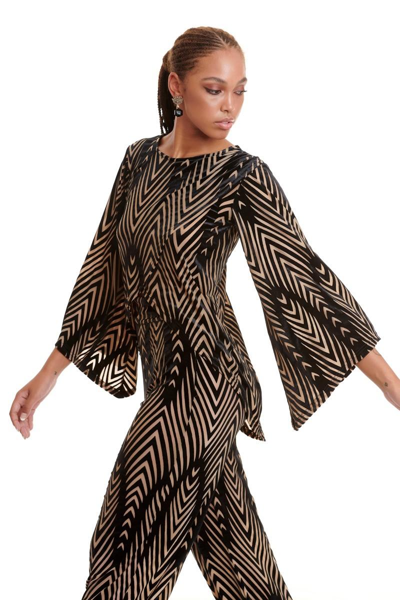 Ψηλόμεση ημιδιάφανη παντελόνα με λάστιχο στη μέση. Εμφάνιση πλάι