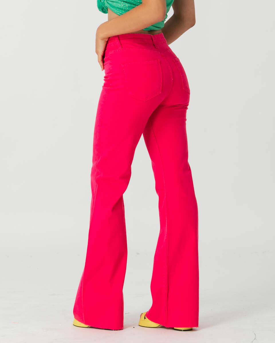 Ψηλόμεσο φούξια παντελόνι καμπάνα με στενή γραμμή και τσέπες. Εμφάνιση πίσω