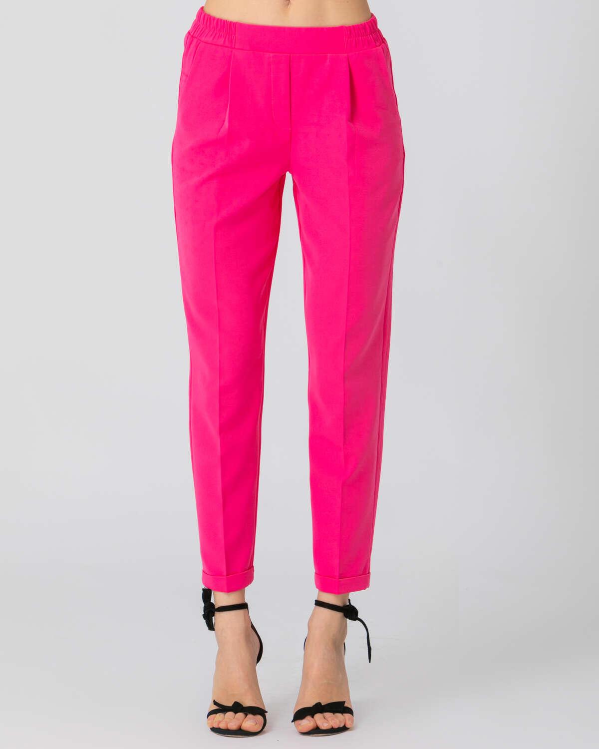 Φουξ ψηλόμεσο παντελόνι σε ίσια γραμμή με λάστιχο στη μέση και τσέπες. Εμφάνιση από μπροστά.