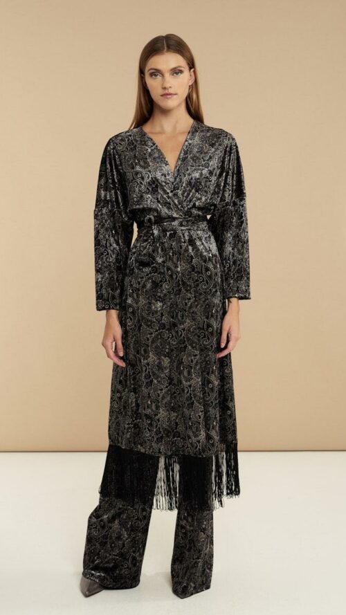 Βελούδινη ψηλόμεση παντελόνα βελούρ σε ίσια γραμμή με λαχούρια. Εμφάνιση από μπροστά.