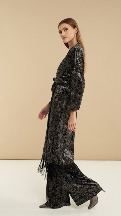 Βελούδινη ψηλόμεση παντελόνα βελούρ σε ίσια γραμμή με λαχούρια. Εμφάνιση στο πλάι.